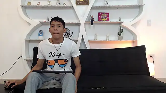 BEAUTY BOYS1 online show from November 30, 7:21 am