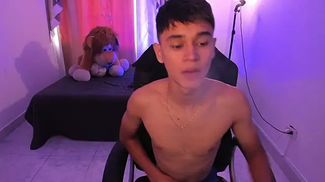 Aron Boyy online show from April 4, 8:28 pm