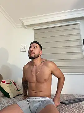 Thiago Hill online show from December 14, 2:40 am