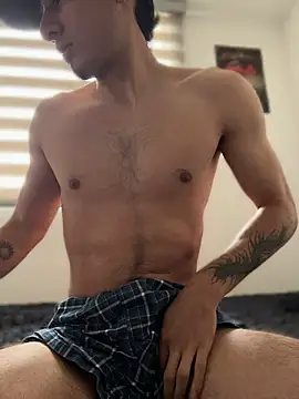 Juliopaspi online show from May 11, 2:30 pm