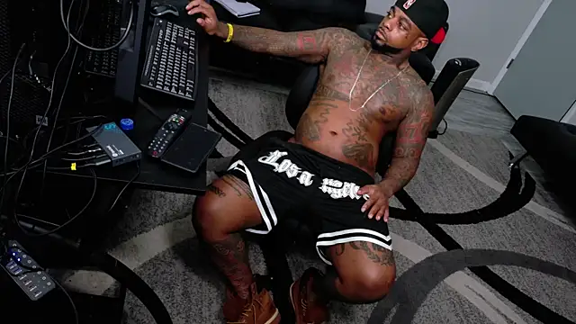 SLANGONDEMHOES online show from March 29, 8:31 pm