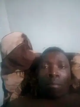 Snapshot of Mrhugeblack chatting on October 10, 11:19 pm Mrhugeblack online show from October 10, 11:19 pm