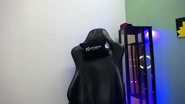 dilan hott  online show from December 14, 7:54 pm