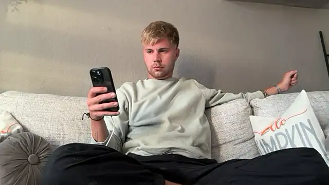 Snapshot of RioBlaze chatting on September 14, 4:53 pm RioBlaze online show from September 14, 4:53 pm