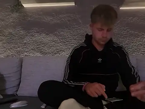 Snapshot of RioBlaze chatting on October 27, 9:06 pm RioBlaze online show from October 27, 9:06 pm