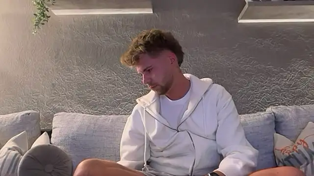 Snapshot of RioBlaze chatting on September 30, 8:23 pm RioBlaze online show from September 30, 8:23 pm