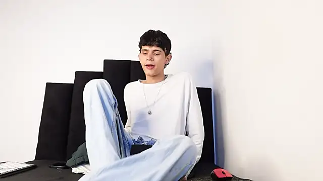 Snapshot of alexmark_ chatting on October 21, 1:47 pm alexmark online show from October 21, 1:47 pm