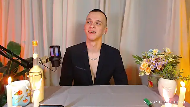 Snapshot of frozen_boy chatting on September 27, 5:33 pm frozen boy online show from September 27, 5:33 pm