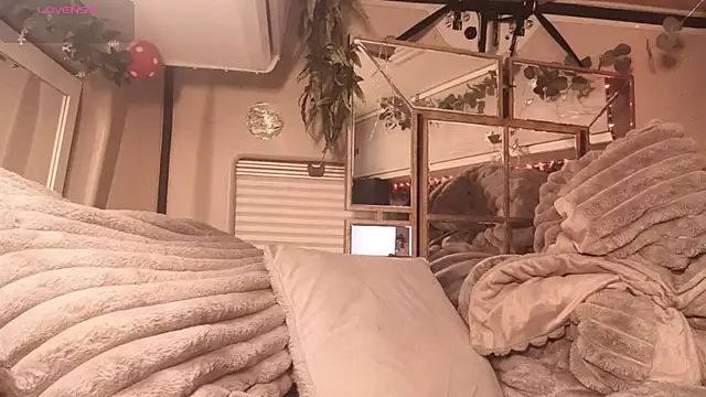 JuliCarl online show from January 9, 5:51 pm