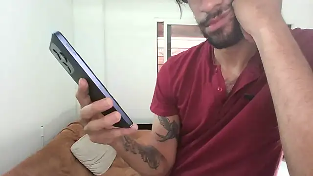 Alejandro92 cali online show from July 3, 8:35 pm