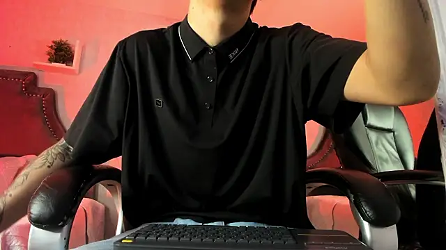 liaamsmiith  online show from February 7, 12:56 pm