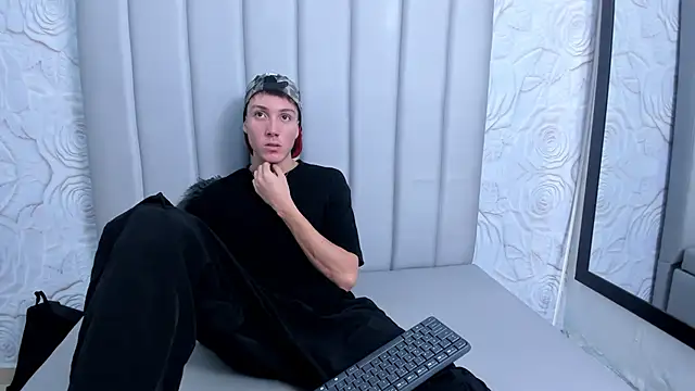 LittleDanny  online show from December 1, 6:00 pm