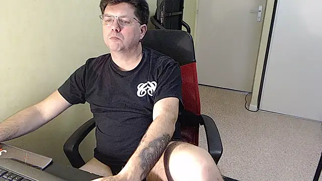 blueandwhite1 online show from January 31, 10:19 pm