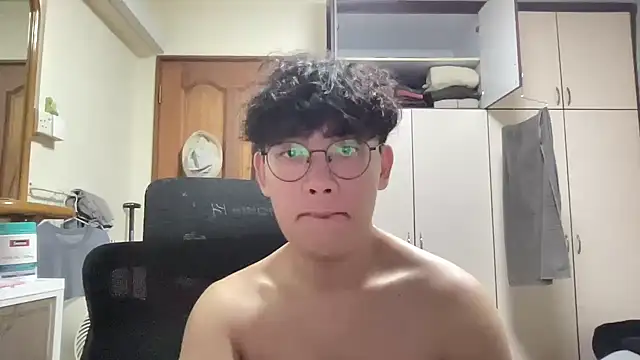 Passionatetwink2 online show from March 23, 3:07 pm
