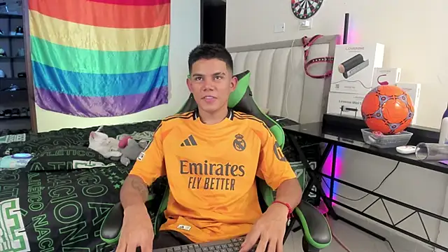 Snapshot of Jack_castell chatting on October 4, 4:01 pm Jack castell online show from October 4, 4:01 pm