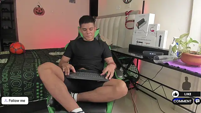 Snapshot of Jack_castell chatting on September 30, 12:20 pm Jack castell online show from September 30, 12:20 pm