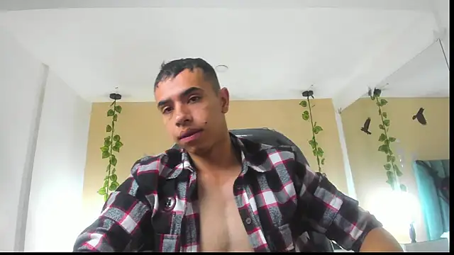 Snapshot of Muscle_Scott chatting on October 21, 12:41 pm Muscle Scott online show from October 21, 12:41 pm