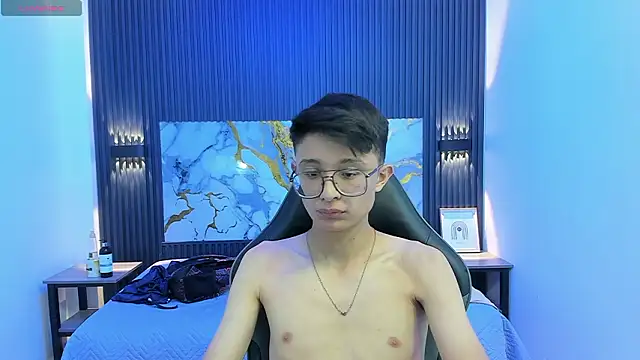 SantiagoRusso18 online show from February 7, 7:19 pm