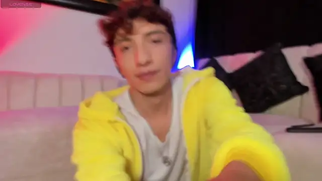 mhatias  online show from April 21, 4:51 am