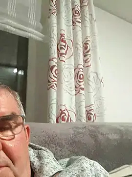 Snapshot of Oldmenhot66 chatting on October 30, 5:14 pm Oldmenhot66 online show from October 30, 5:14 pm