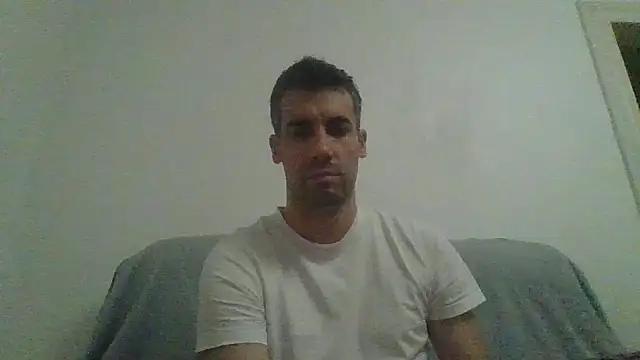 Snapshot of JulioIsHere4you chatting on October 25, 2:24 am JulioIsHere4you online show from October 25, 2:24 am