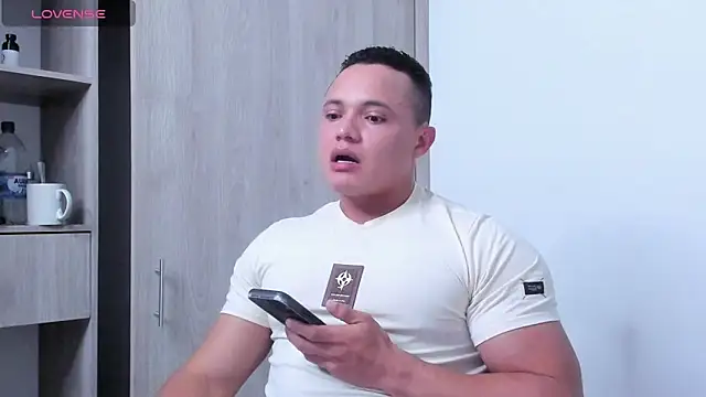 Snapshot of KingLevi01 chatting on October 22, 10:46 pm KingLevi01 online show from October 22, 10:46 pm