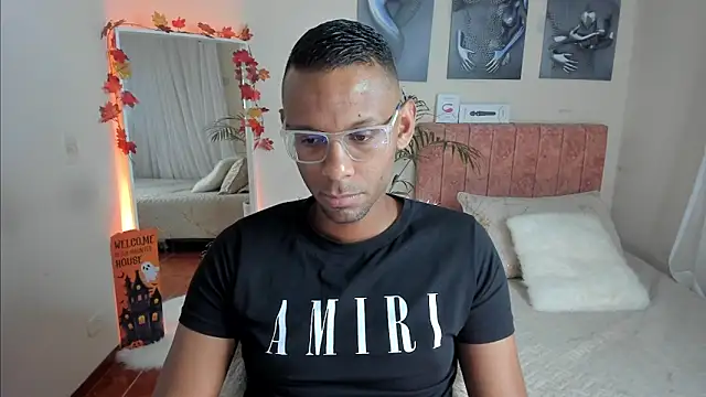 Snapshot of KingEdward_ chatting on October 23, 10:19 am KingEdward online show from October 23, 10:19 am