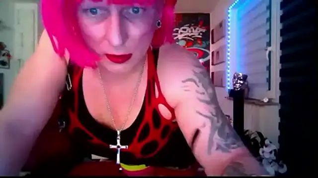 hellgirl1980 online show from May 6, 10:54 pm