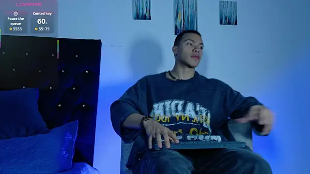 adriel escalante online show from April 20, 2:25 am