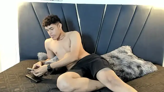 Snapshot of ryan_cum23 chatting on September 16, 1:17 am ryan cum23 online show from September 16, 1:17 am