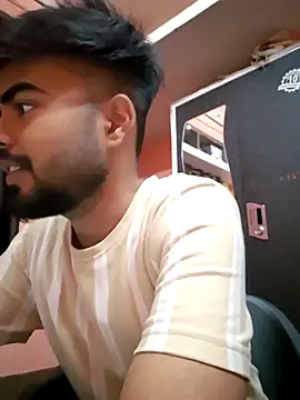 soniriyaa010101 online show from April 7, 8:47 am