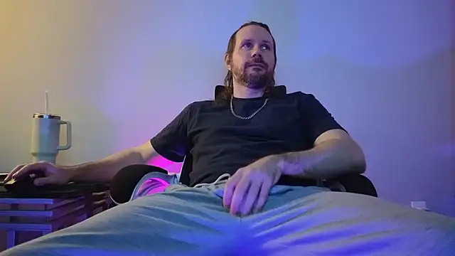 AlbinoAdonis online show from February 5, 3:02 am