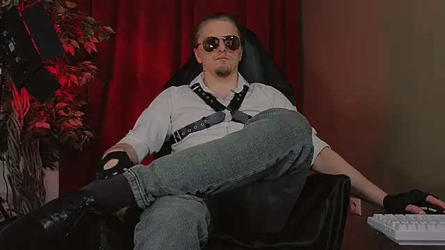 Vincent Hardman online show from March 31, 8:21 pm