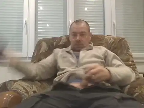 Snapshot of hugoboys4576 chatting on October 21, 10:07 am hugoboys4576 online show from October 21, 10:07 am