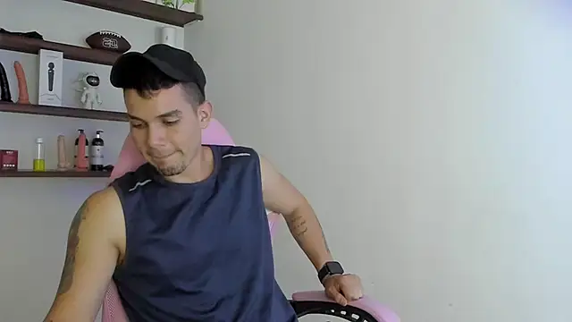 BooyHott  online show from December 18, 9:44 pm