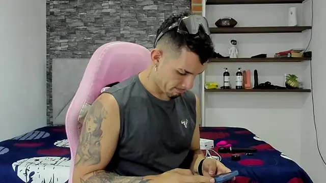 BooyHott  online show from February 25, 7:48 pm