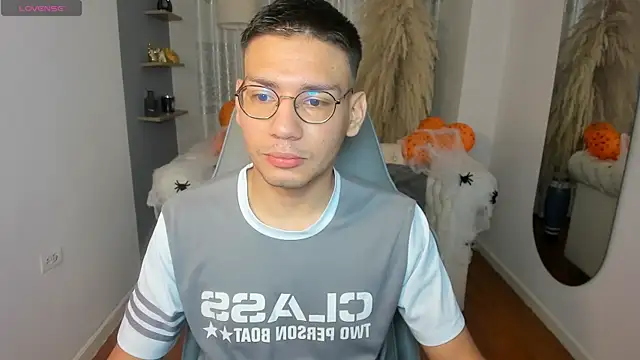 Snapshot of marcuswildx chatting on October 3, 12:43 pm marcuswildx online show from October 3, 12:43 pm