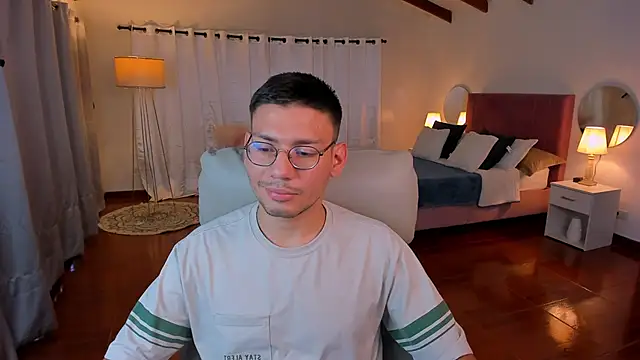 Snapshot of marcuswildx chatting on September 25, 10:41 pm marcuswildx online show from September 25, 10:41 pm