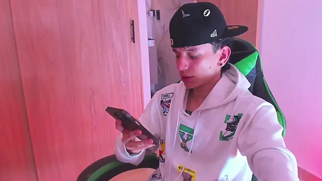 Skinny batman online show from November 19, 12:10 am