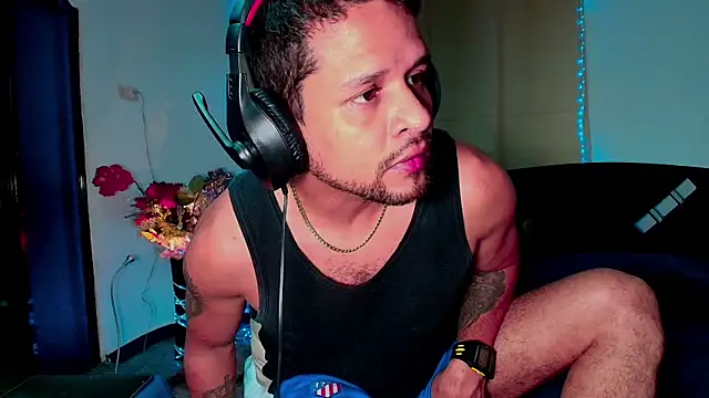 LucasGaeel online show from November 18, 5:33 am