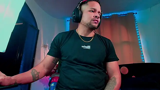 LucasGaeel online show from October 22, 6:32 pm