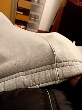 ruiiizz online show from March 11, 4:08 am