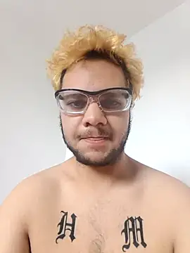 Snapshot of James55pp chatting on November 1, 3:27 pm James55pp online show from November 1, 3:27 pm