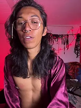 MadamLeRouge online show from April 18, 4:30 pm