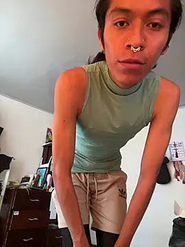 MadamLeRouge online show from April 21, 4:24 pm