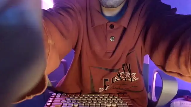highinhtxx online show from June 5, 12:04 am