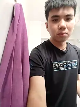 Snapshot of henry9933 chatting on September 28, 1:58 am henry9933 online show from September 28, 1:58 am