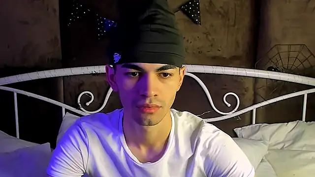 JaremyHarris online show from November 2, 8:35 pm