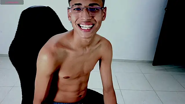 Im david02 online show from April 11, 3:59 pm