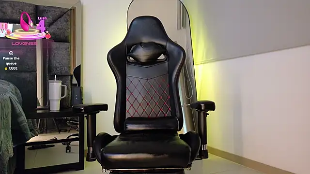 johnjaguar1  online show from April 8, 11:09 am